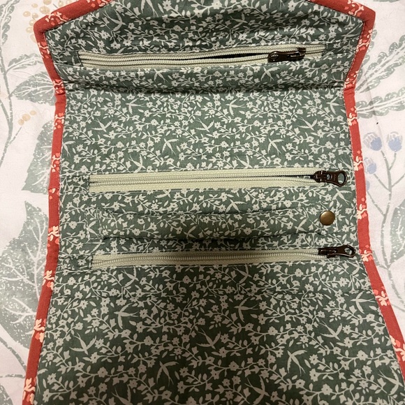 Floral Quilted Fabric jewelry Pouch - Picture 3 of 5